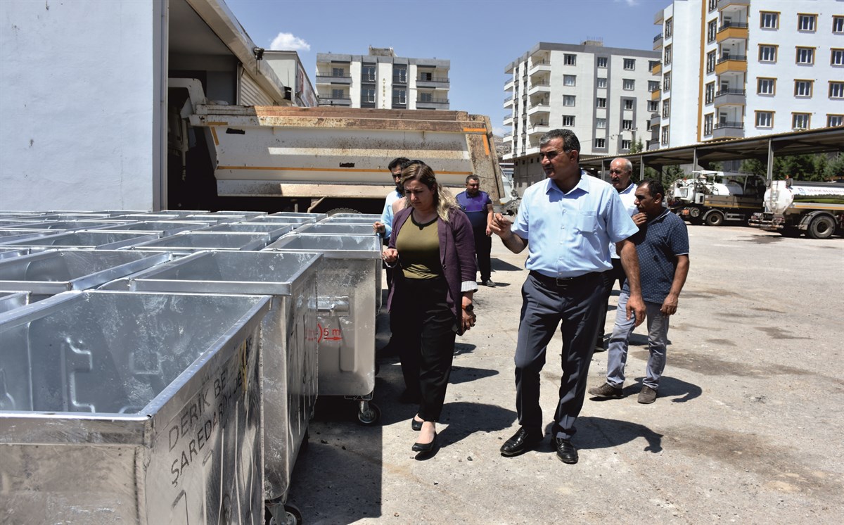 Derik Belediyesi 200 adet Çöp konteynerlerini hizmetine sundu.